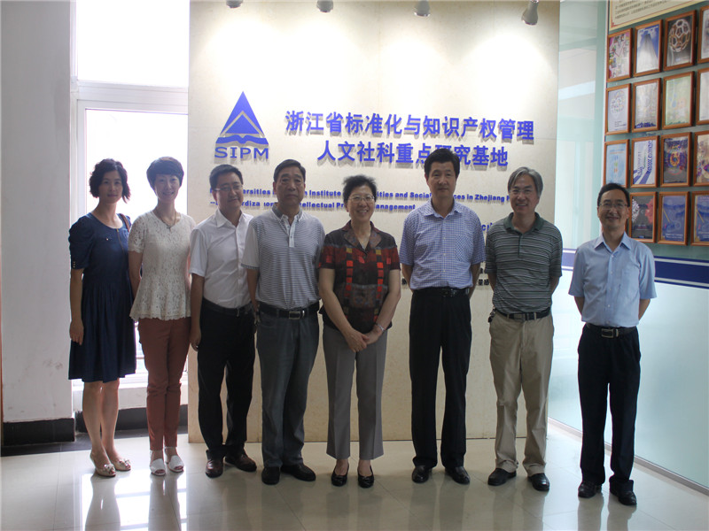 2014年6月中国质量协会驻会副会长刘卓慧女士来人文社科基地参观考察