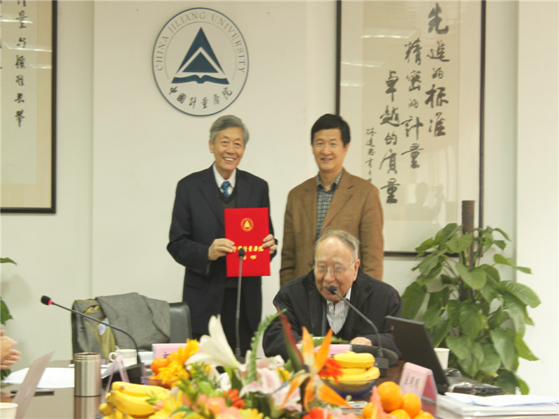2012年11月国际质量科学院院士、原国务院参事郎志正教授受聘为我校名誉教授